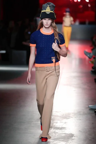 Look 32